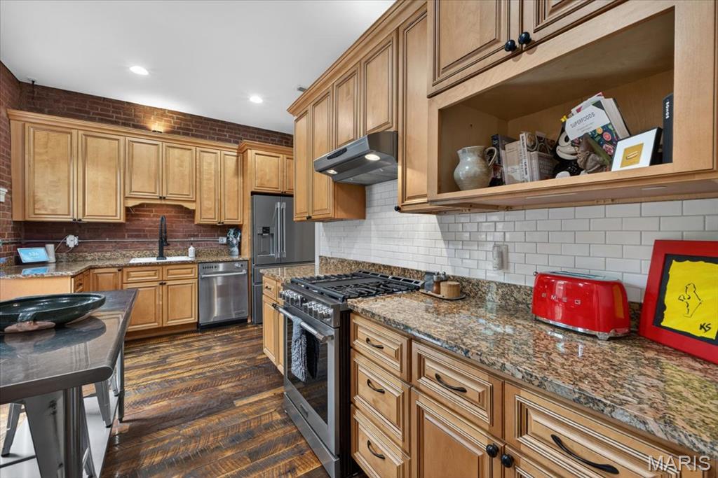 Adlon Condominums - Residential