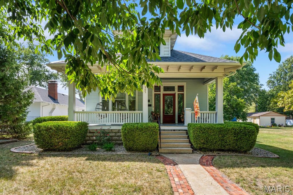Welcome to 505 N Lincoln Avenue, a charming home nestled in the heart of O’Fallon. Rich in character and timeless appeal, this unique property blends the charm of an established home (former home of Marie Schaefer) with an exciting opportunity to make it your own.
One of the home’s standout features is the spacious unfinished loft area, offering exceptional potential for future expansion. Envision transforming this space into a private primary suite complete with a luxurious full bath and walk-in closet—creating a 3-bedroom, 2-bath home while adding valuable finished living space. Whether you choose to complete the loft now or personalize it over time, the possibilities are impressive.
The location is equally appealing. Just minutes from vibrant Downtown O’Fallon, enjoy convenient access to local restaurants, shopping, schools, parks, community events, and everyday amenities. Scott Air Force Base and major roadways are also within easy reach, providing convenient access throughout the Metro East and to St. Louis.
With its historic character, desirable O’Fallon location, and outstanding potential for additional finished space, 505 N Lincoln Avenue is a home filled with charm, opportunity, and possibilities. Come see all this special property has to offer!