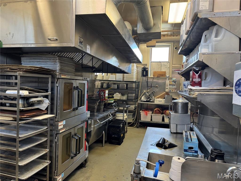 Lac R Tr Add - Commercial Lease