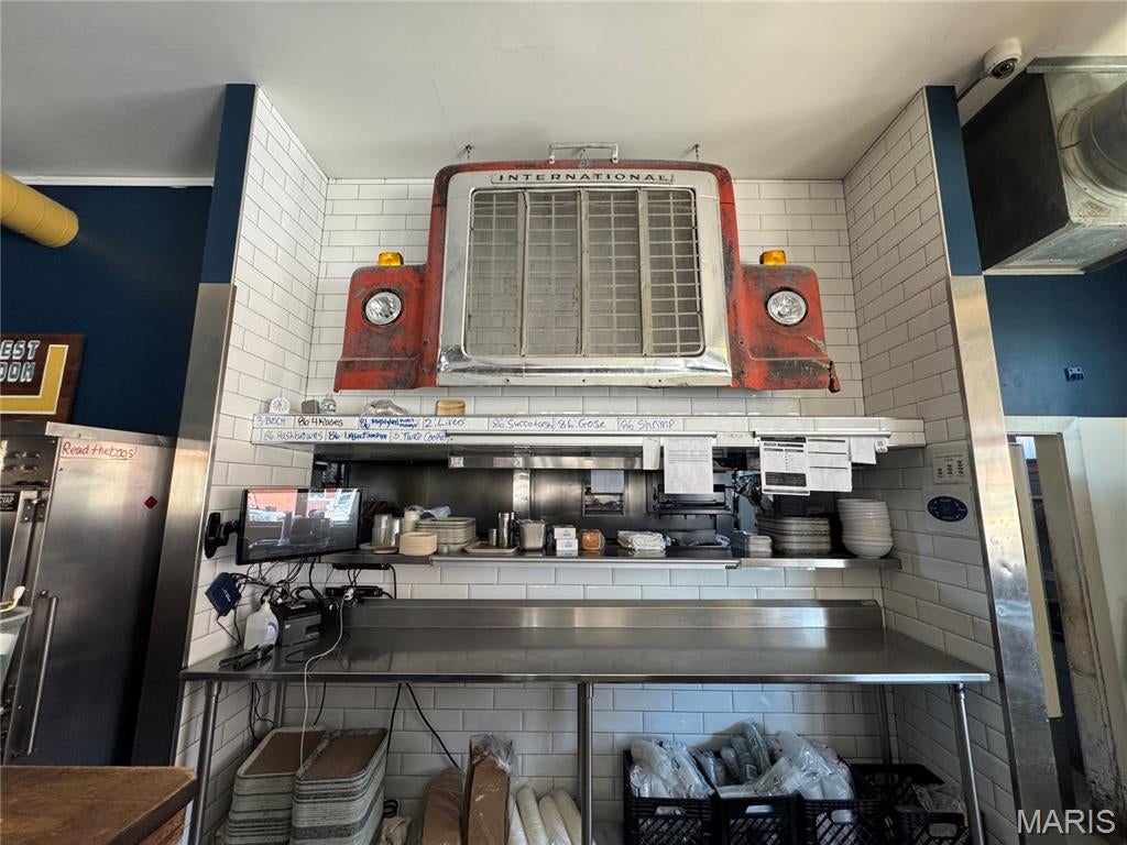 Lac R Tr Add - Commercial Lease