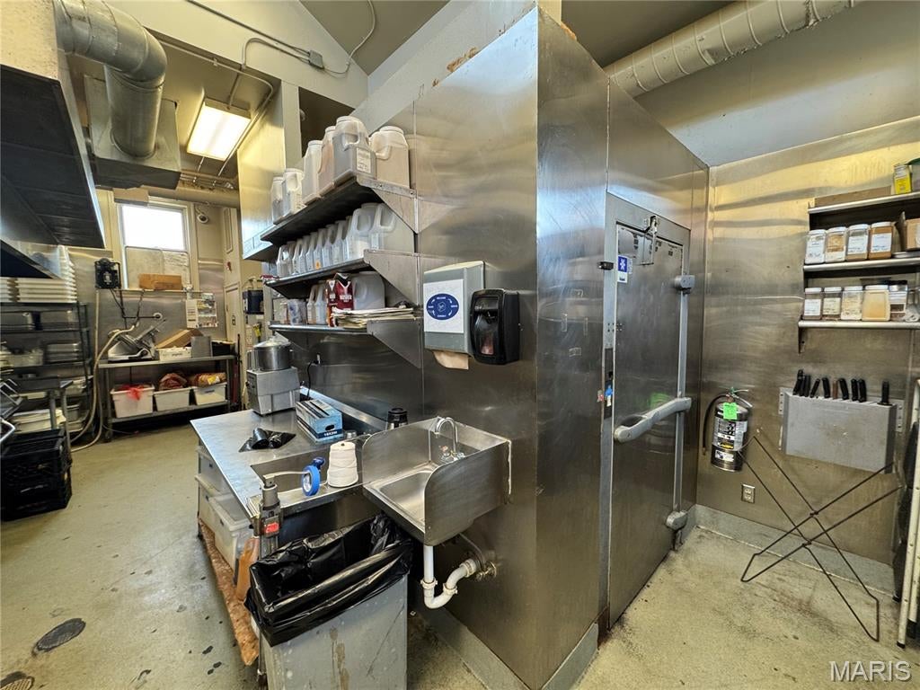 Lac R Tr Add - Commercial Lease