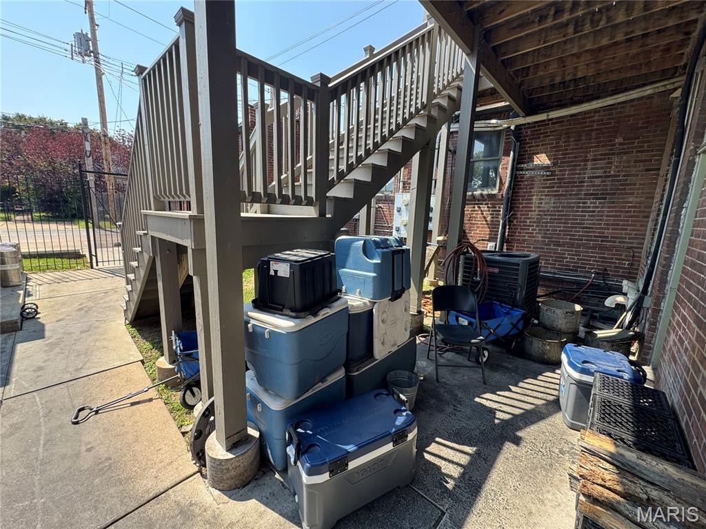 Lac R Tr Add - Commercial Lease