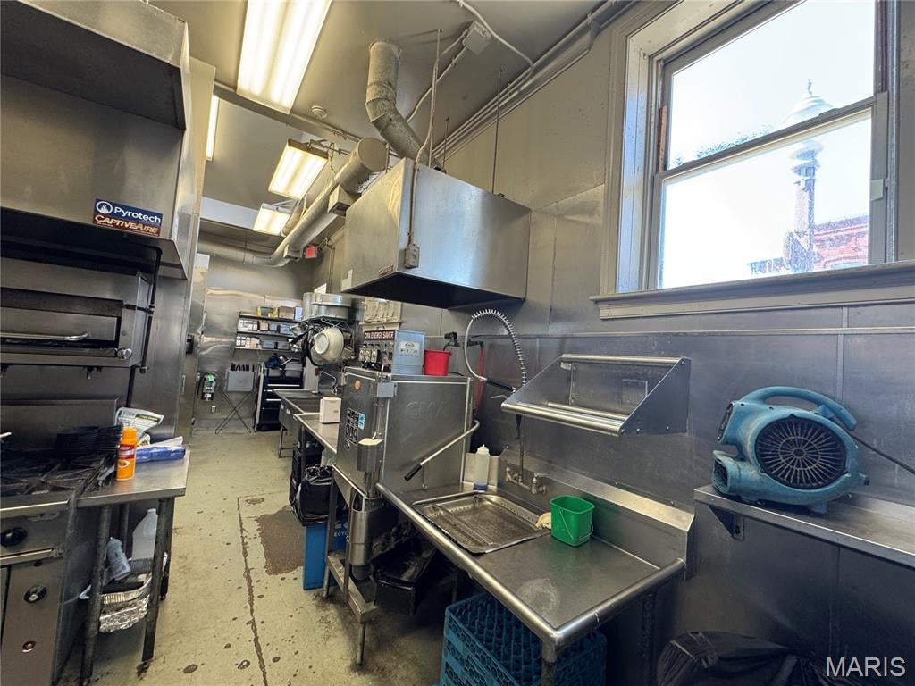Lac R Tr Add - Commercial Lease