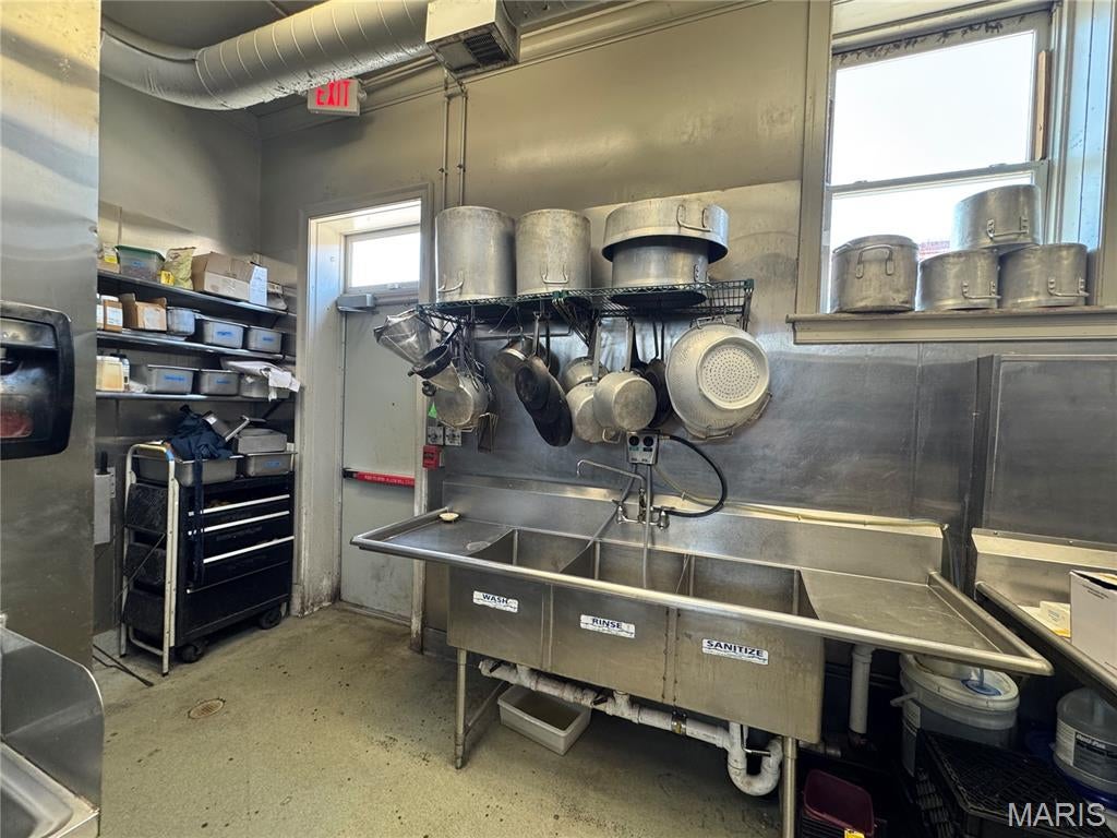 Lac R Tr Add - Commercial Lease