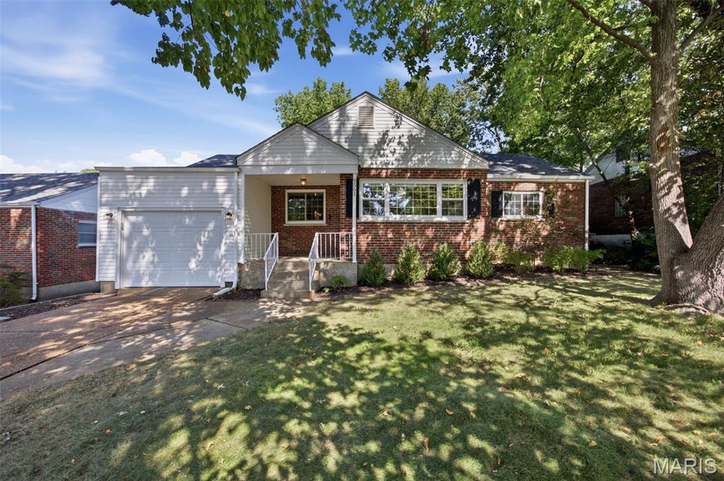 Great location, great layout, and ready for you to call home! Welcome to this adorable, move-in ready ranch located in the highly sought-after Lindbergh School District. Just minutes from Watson Road, you’ll have an abundance of shopping, dining, grocery stores, and everyday conveniences right at your fingertips. This 3-bedroom, 1-bath home truly has it all. Inside, you’ll find an abundance of natural light, gorgeous hardwood floors, and a comfortable open living space. The spacious bedrooms offer plenty of room to relax and unwind, while the kitchen opens directly into the family room, creating a great space for cooking, entertaining, and spending time with family and friends. Step outside to enjoy the shaded backyard and patio, perfect for grilling, entertaining, or simply relaxing and enjoying the outdoors. Great location, a wonderful layout, and move-in ready—this charming ranch is one you won’t want to miss!