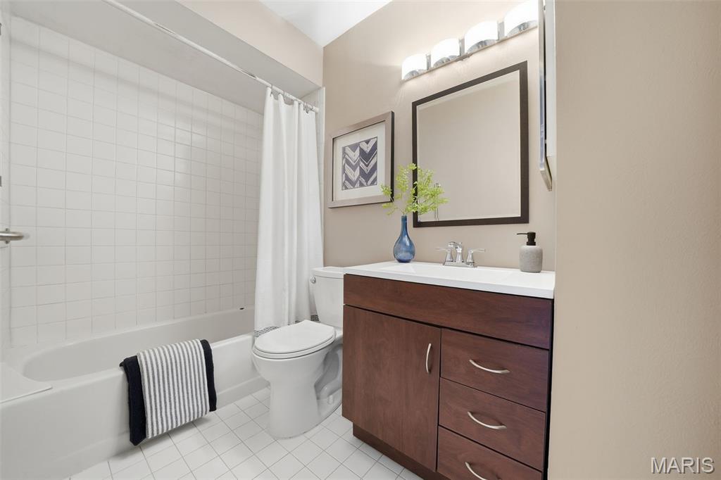 Beau Jardin Twnhms A Condo - Residential