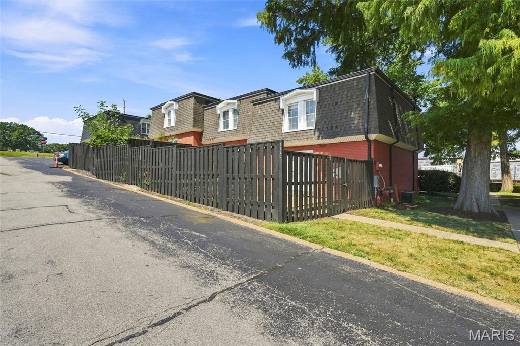 Beau Jardin Twnhms A Condo - Residential