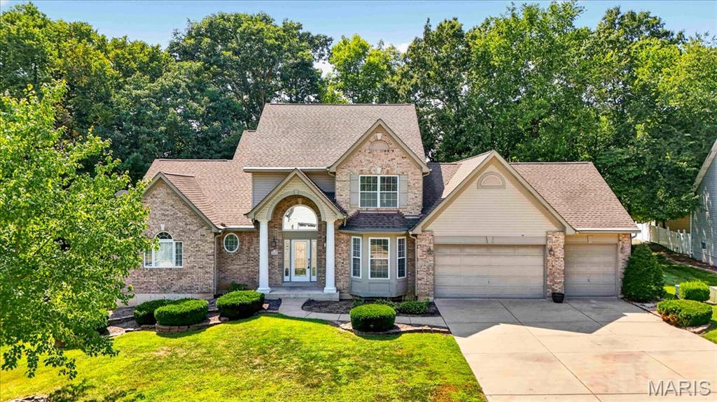 LEASE Welcome to this beautiful 3-bedroom, 2.5-bathroom 2-story home. You will enjoy a spacious home with over 2500 sq ft of living space, an open floor plan, 9ft ceilings, 3-CAR garage, main-floor laundry and sunroom. You will be impressed with the gourmet kitchen and enjoy a main-floor primary bedroom, with a walk-in closet and oversized bathroom. The second level features a large open loft area and 2 generously sized bedrooms with a jack & Jill bathroom. This home is located on a quiet street.

Small to medium sized dog is welcome, not cats with a non-refundable deposit of $350 and additional monthly $25 fee. Application required: 600+ credit score, income at 3x the rent, no evictions/ unpaid landlord debts. Welcome home! Additional Rooms: Sun Room