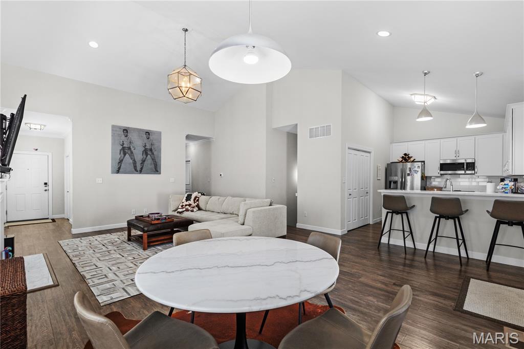 Villas At Oak Bend 7 The - Residential