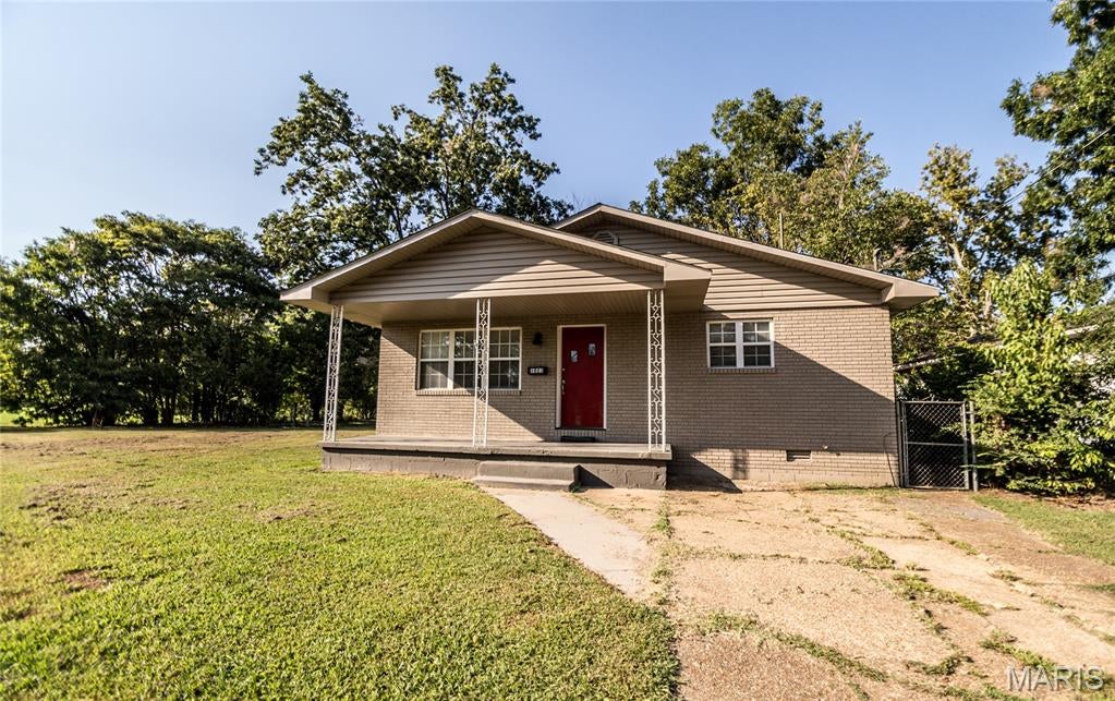Sharp 3-bedroom, 2-bath brick home in Poplar Bluff featuring beautiful hardwood floors, crown moulding, and recessed lighting. Situated on a double lot with a fenced backyard, mature pecan trees, and a 24x24 detached garage/shop with alley access. Located outside the flood zone and eligible for government loan financing. A well-kept home with plenty of space inside and out!