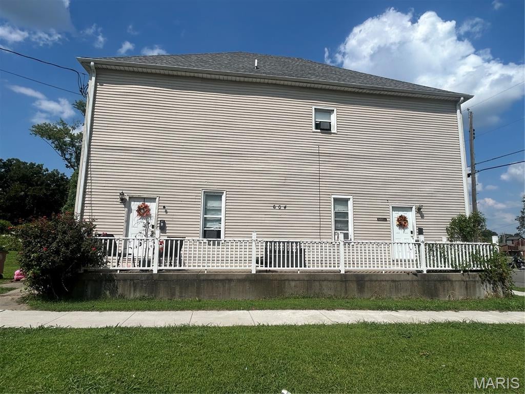 Spacious Multi-Family Investment Opportunity – 604 Jefferson Ave, Cape Girardeau, MO

7 Bedrooms | 4 Bathrooms | Two-Side Layout | Multiple Lots Included

Opportunity awaits at 604 Jefferson Ave in Cape Girardeau! This spacious property offers a unique setup with two separate sides that are currently being utilized as one large residence, providing flexibility for an investor, owner-occupant, or someone looking to maximize the property's potential.

With 7 bedrooms and 4 bathrooms, there is an abundance of living space, along with lots of storage throughout. The property has the potential to be converted back into a two-unit multifamily property, offering the possibility of separate living spaces and additional rental income, or it can continue to be utilized as one expansive residence.

Even more value is included with the sale — the lot immediately to the left of the property and the lot behind the property are both included. The additional land provides valuable space and adds even more potential to this already spacious property.

Located in Cape Girardeau, this property offers convenient access to the amenities that make the area a desirable place to live and invest. Cape Girardeau is a regional hub for healthcare, education, employment, shopping, dining, and entertainment, with Southeast Missouri State University, downtown Cape Girardeau, the Mississippi Riverfront, parks, restaurants, and shopping all contributing to the area's appeal.

Whether you're looking for your next investment project, rental opportunity, or spacious property with room to grow, 604 Jefferson Ave offers plenty of possibilities.

Property Highlights:

-7 bedrooms
-4 bathrooms
-Two distinct sides currently being used as one
-Potential to convert back to a two-unit property
-Very spacious layout
-Numerous storage areas, especially in the left unit
-Additional lot to the left included
-Additional lot behind the property included
-Great opportunity for an investor or owner-occupant
-Convenient Cape Girardeau location
-Lots of potential and possibilities

PLEASE NOTE: A firm 24-hour notice is required for all showings. No same-day or unannounced showings will be permitted. Please plan accordingly when scheduling your appointment.