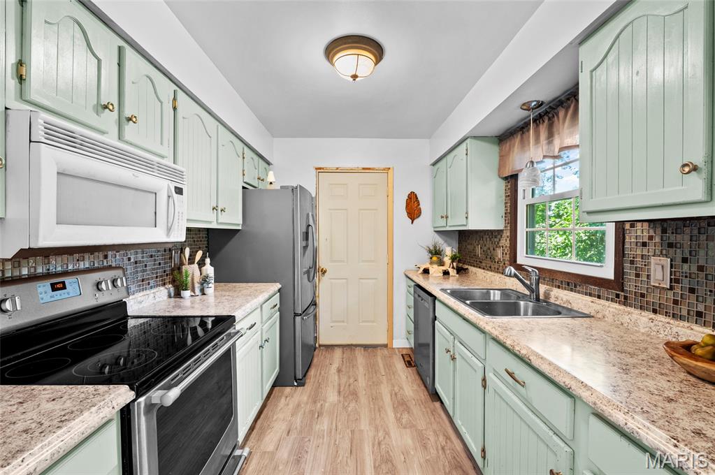 Airwood Manor - Residential