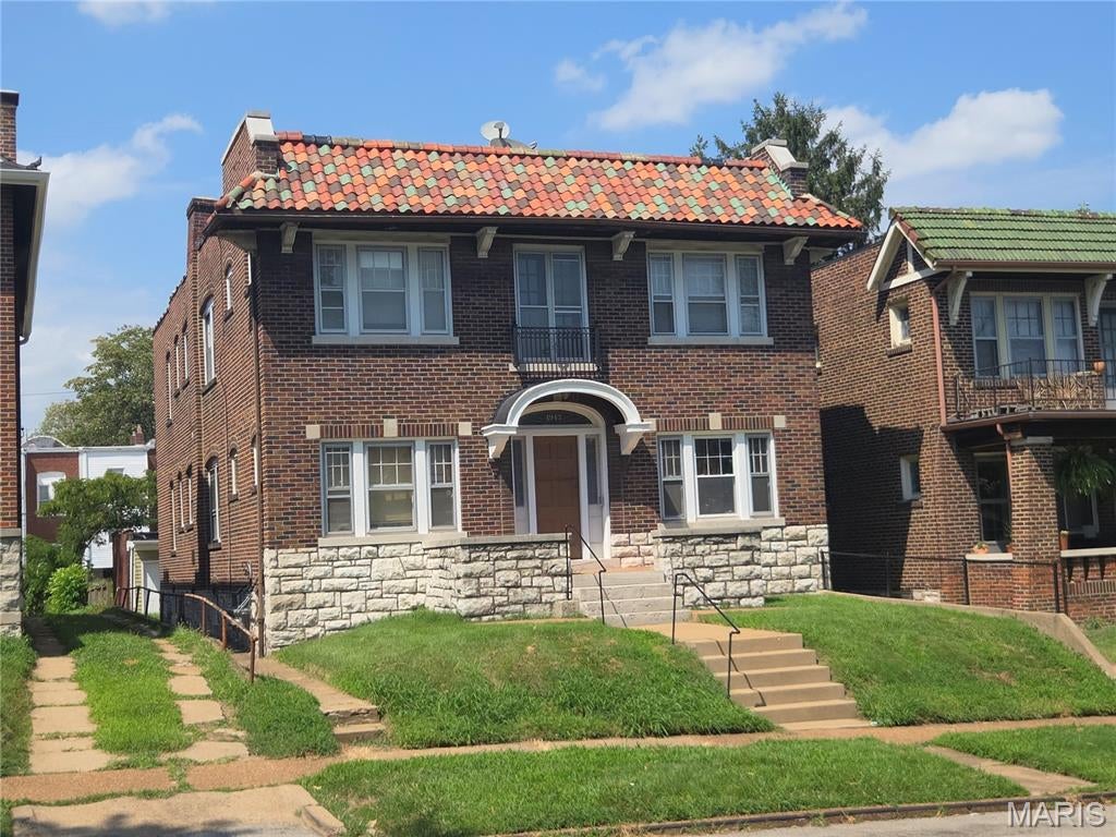 Very Nice 4-Family Opportunity in the South Hampton Neighborhood. 3 of the 4 apartments have been completely renovated with newer Kitchens and Appliances, Updated Bathrooms, Refinished Hardwood floors, and lighting. Each of the four apartments offers a spacious apartments.  Additional updates throughout the building include updated plumbing supply lines, stacks, and upgraded electrical panels. All 4 units have central air. An oversized detached brick garage plus parking pads provides off street parking plus potential additional income.  This property is perfect for owner occupant or non-owner occupant investor. All 4 units are currently occupied, see the rental property verification for more details. 

NOTE: 16-UNIT PACKAGE OPPORTUNITY - This property can be purchased individially for $500,000 or as part of a four-property package consisting of 16 units for $2,000,000.  Package includes 4943 Winona 63109, 5428 Rhodes 63109, 5448-50 Rhodes 63109, and 4958-60 Parker 63139. As a 16 unit package 13 of 16 units have been renovated and listed for a total of 2 million dollars. These properties may be purchased individually or as a package. Package details available upon request.