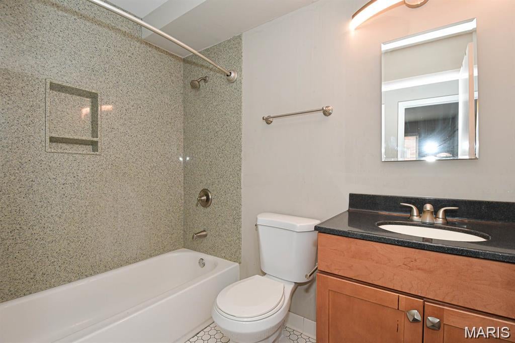 Balsons Sub Of Shaftesbury Heights - Residential Lease