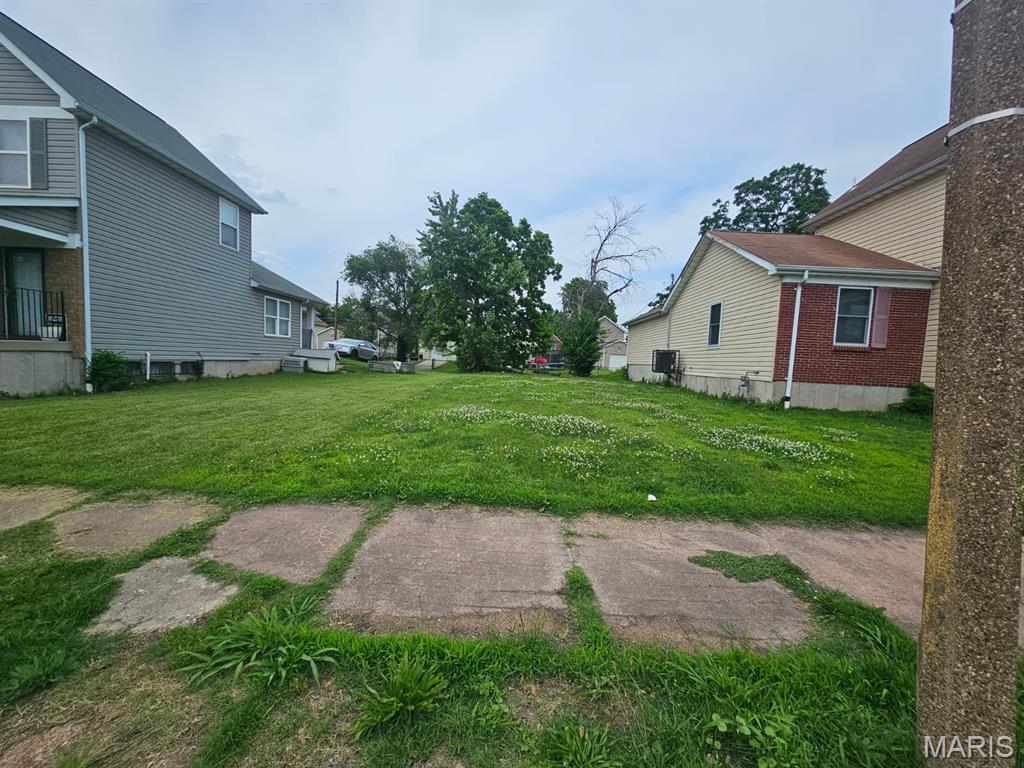This vacant residential lot offers approximately 3,000 square feet and is ready for your imagination. Bring your ideas and explore the possibilities this property has to offer!