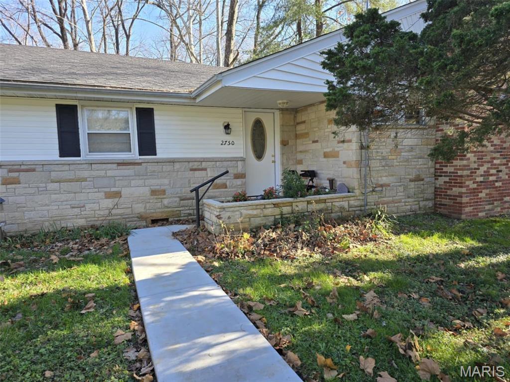 This three bedroom home sits at the end of the road encompassing 1.3 (approx.) acres of land.  The property runs along the creek which you can enjoy on a nice warm day.  The kitchen has bench built in seating, with additional space for a dining area if needed.  The back patio is enjoyable with plenty of space to host.   The detached three car garage also has a back room for storage.  Come take a look at this unique property!  Property can easily be fixed up, sellers selling AS IS, work is needed!  There is a TON of potential.  Last Appraisal done in 11/2024, appraised for $225,000.00
MOTIVATED Sellers, shoot us an offer!

Seller Selling Property As in Condition No Repairs
Property is located in a Flood Zone
Ground and detached Garage was flooded approx Summer 2021
Seller Selling Property As in Condition No Repairs
Property is located in a Flood Zone - Creek runs along back of property

Contractor Special - HOME NEEDS WORK - Selling as is