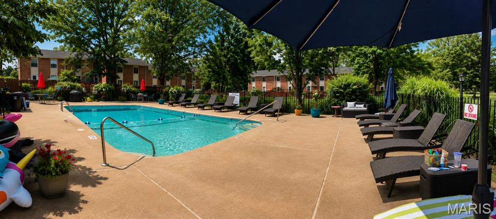 Rossridge Twnhs Condo - Residential