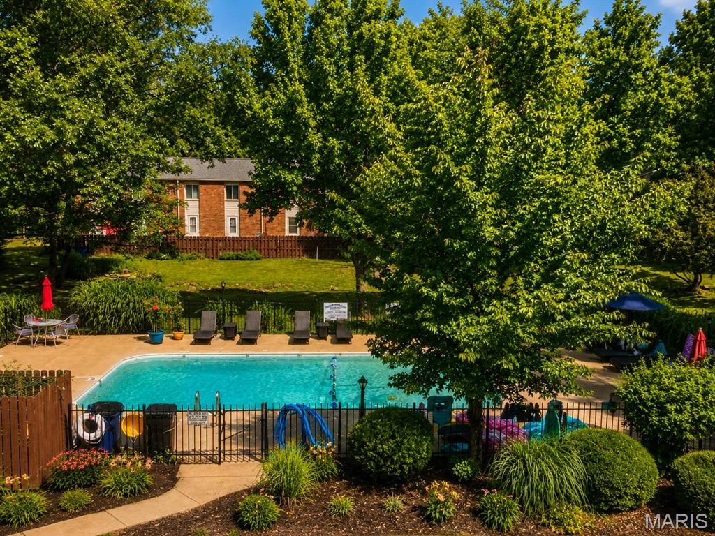 Rossridge Twnhs Condo - Residential
