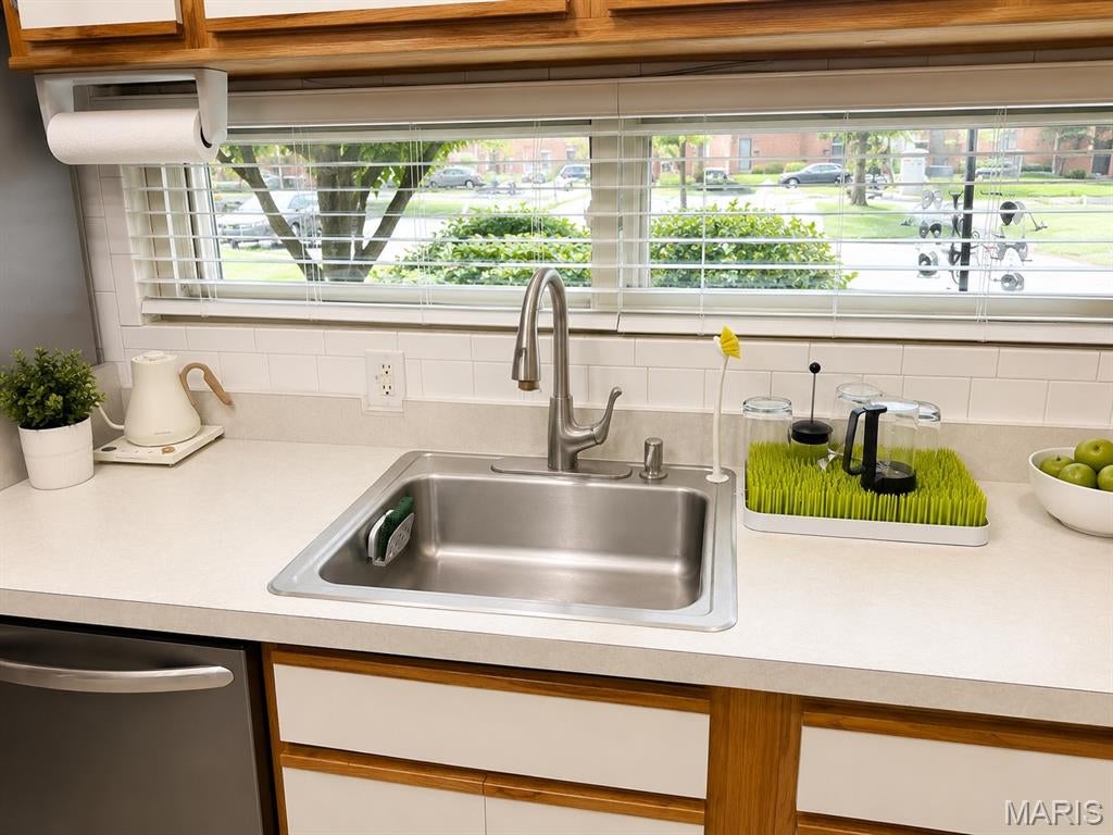 Rossridge Twnhs Condo - Residential
