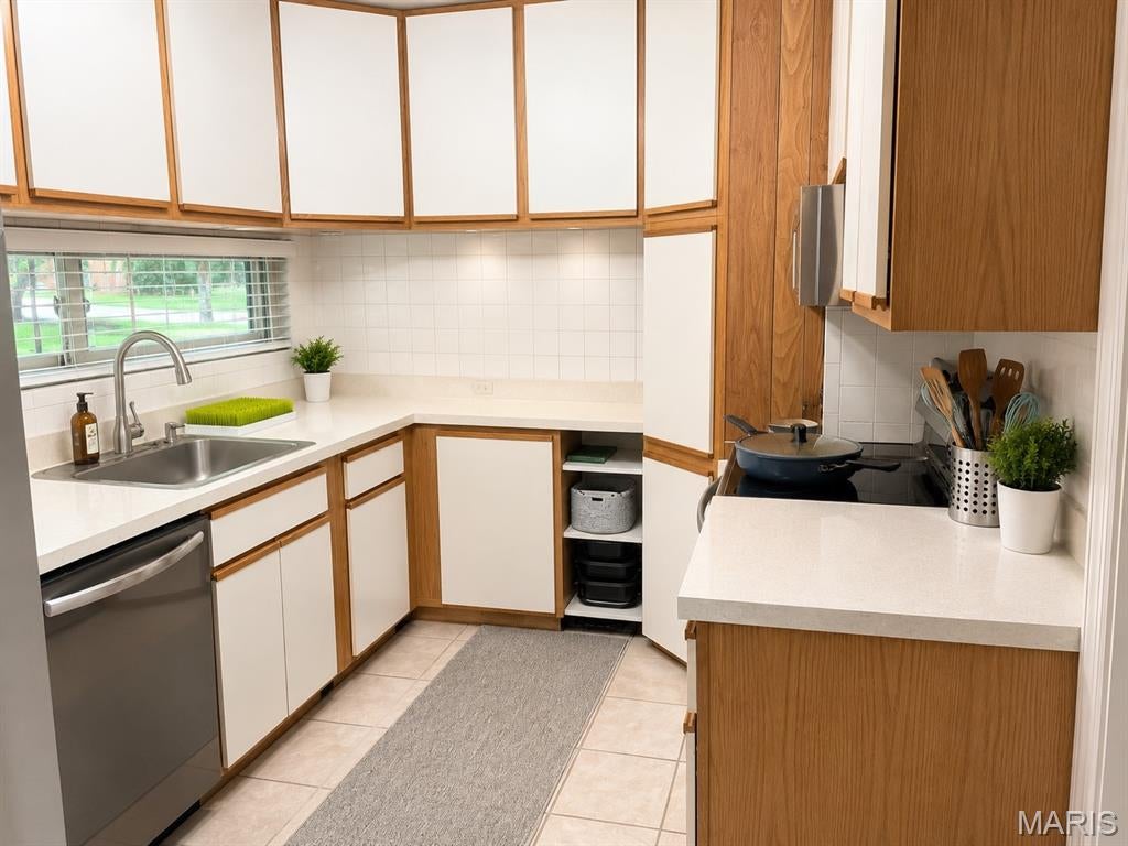 Rossridge Twnhs Condo - Residential