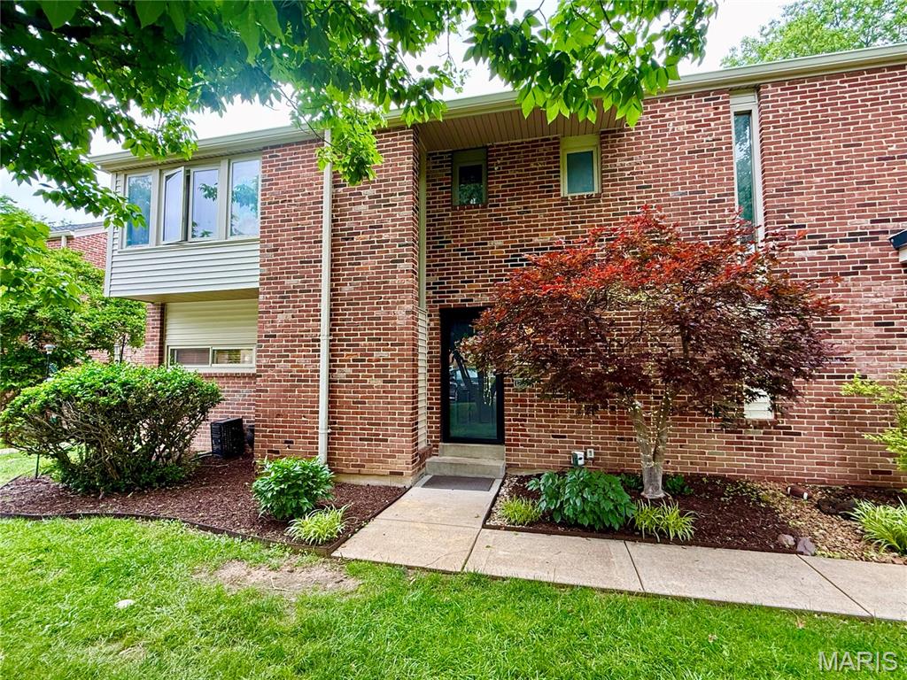 Stunning 3-Bedroom, 4-Bath Rossridge End-Unit Townhome! 
This full brick-exterior end unit offers approx 1,700 sq feet of finished living area across three floors of generous living space. Nestled in a secluded complex with lush green space, manicured landscaping, and mature trees, this property delivers outstanding value within the highly rated Parkway School District.
Interior Features:
Main & Upper Levels: Featuring neutral walls, low-maintenance laminate wood flooring throughout, crown molding, white doors/trim, a wood staircase, thermal windows, updated lighting, can lights, and ceiling fans.
Kitchen: Abundant cabinetry, built-in corner cabinet, newer stove/hood, large stainless sink with a window view, and ceramic tile flooring.
Bedrooms & Baths: The upper level features a primary suite with double closets, plus a lovely updated main bath and newer toilets throughout. [1]
Finished Lower Level: Expansive recreation room complete with a wet bar and built-in wine rack—perfect for hobbies and gatherings.
Systems & Exterior:
Outdoor Living: A secluded patio with a wood privacy fence (patio set included!) looks out onto expansive green space.
Community Amenities:
Enjoy ample extra parking, a community swimming pool, and a playground. Rentals and pets are permitted.