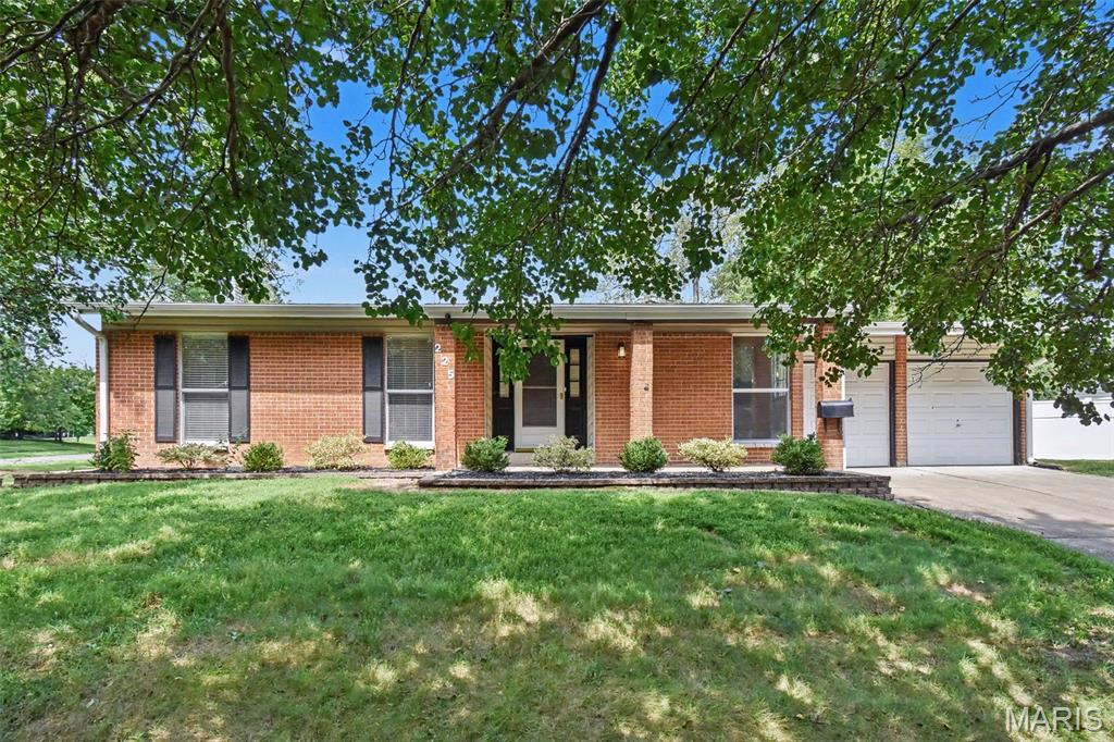 This 3-bedroom, 2-bathroom ranch-style home is set on a desirable corner lot, featuring effortless single-level living paired with an attached 2-car garage, an expansive open floor plan, and high-ceiling main living spaces centered around a seamless living room/dining room combo. The heart of the home highlights a modern kitchen equipped with sleek stainless steel appliances, while the living areas extend outside to a private backyard ideal for outdoor gatherings and relaxation. Providing exceptional extra living space, the home includes a fully finished basement complete with a dedicated bonus room and a spacious recreation area, offering incredible versatility for entertaining, a home gym, or a media room.