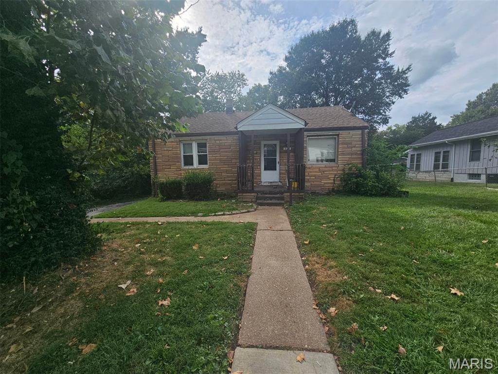 Calling all investors! This 1-story home offers 1,316 sq ft, 3 bedrooms, 1 full bathroom, and a full basement with plenty of potential. Bring your ideas and vision to make this property your next renovation or investment project. Schedule your showing today!