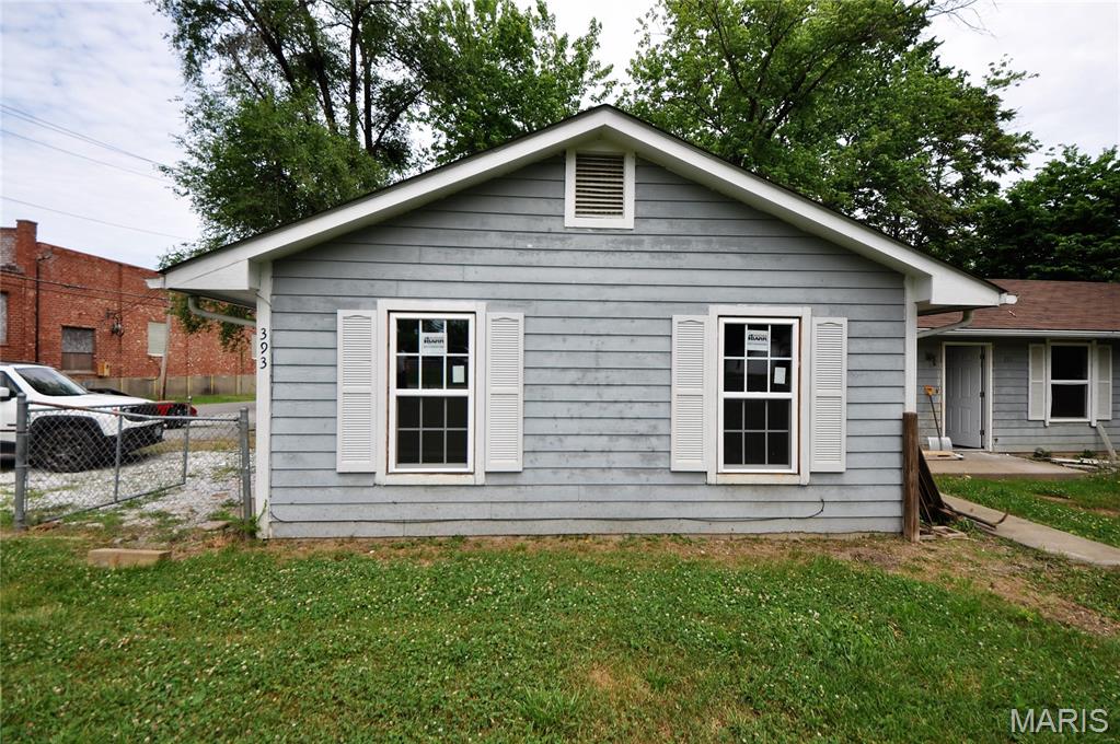 Investment Opportunity – 391/393 West Wood St., Troy, MOTurnkey duplex investment in the heart of Troy! Located just minutes from downtown Troy, schools, shopping, and Highway 61, this well-maintained property offers an excellent opportunity. The property consists of two spacious units featuring modern updates, functional floor plans, fully fenced yards, and strong rental appeal. The units offer approximately 1,200–1,800 square feet of living space, with three-bedroom layouts, washer/dryer hookups, off-street parking, and private outdoor space.