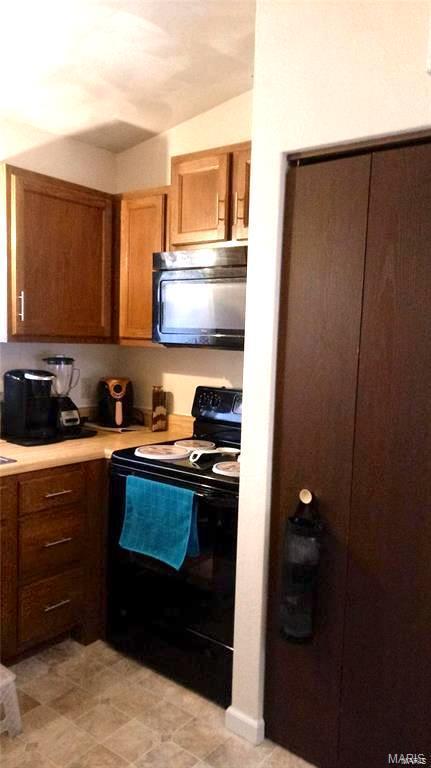 CHATEAU WOODS - Residential Lease