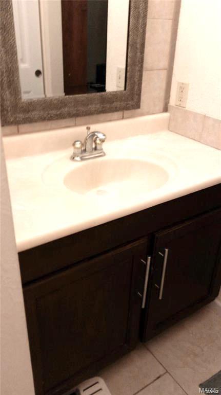 CHATEAU WOODS - Residential Lease