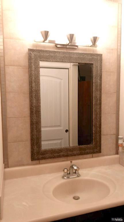 CHATEAU WOODS - Residential Lease