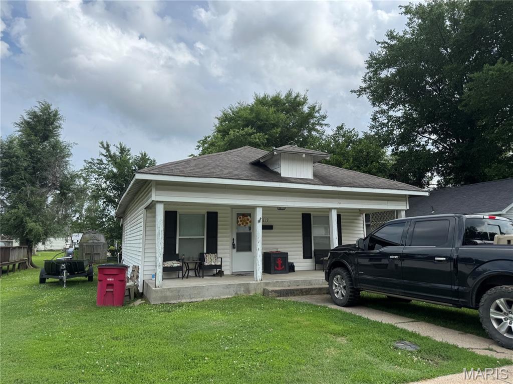 Great opportunity for investors! This 2-bedroom property offers solid potential as a rental or flip, with a manageable layout and room to add value. Whether you're expanding your portfolio or getting started in real estate, this is a smart, affordable option.  Don't miss out on this income-producing opportunity.