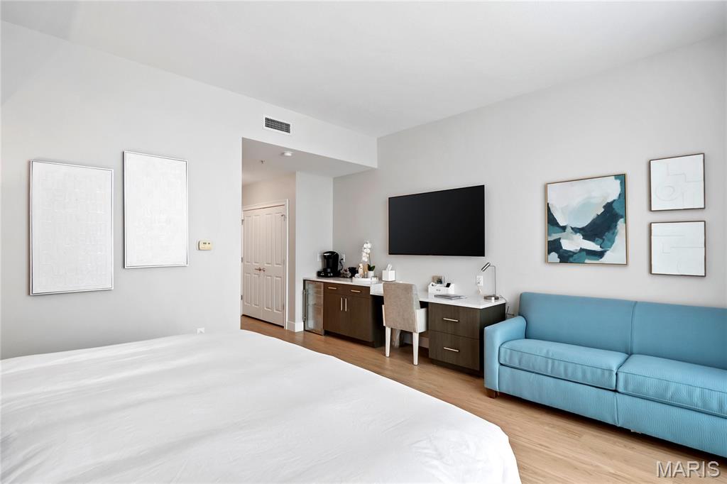 Park East Tower - Residential Lease