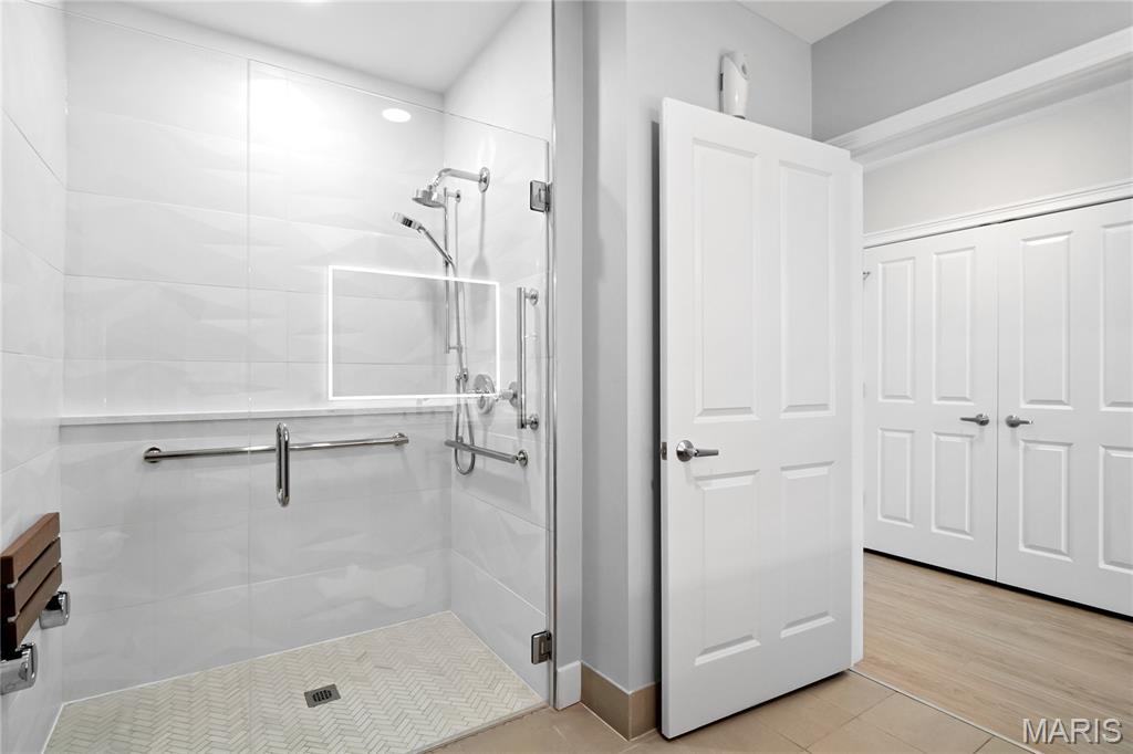 Park East Tower - Residential Lease