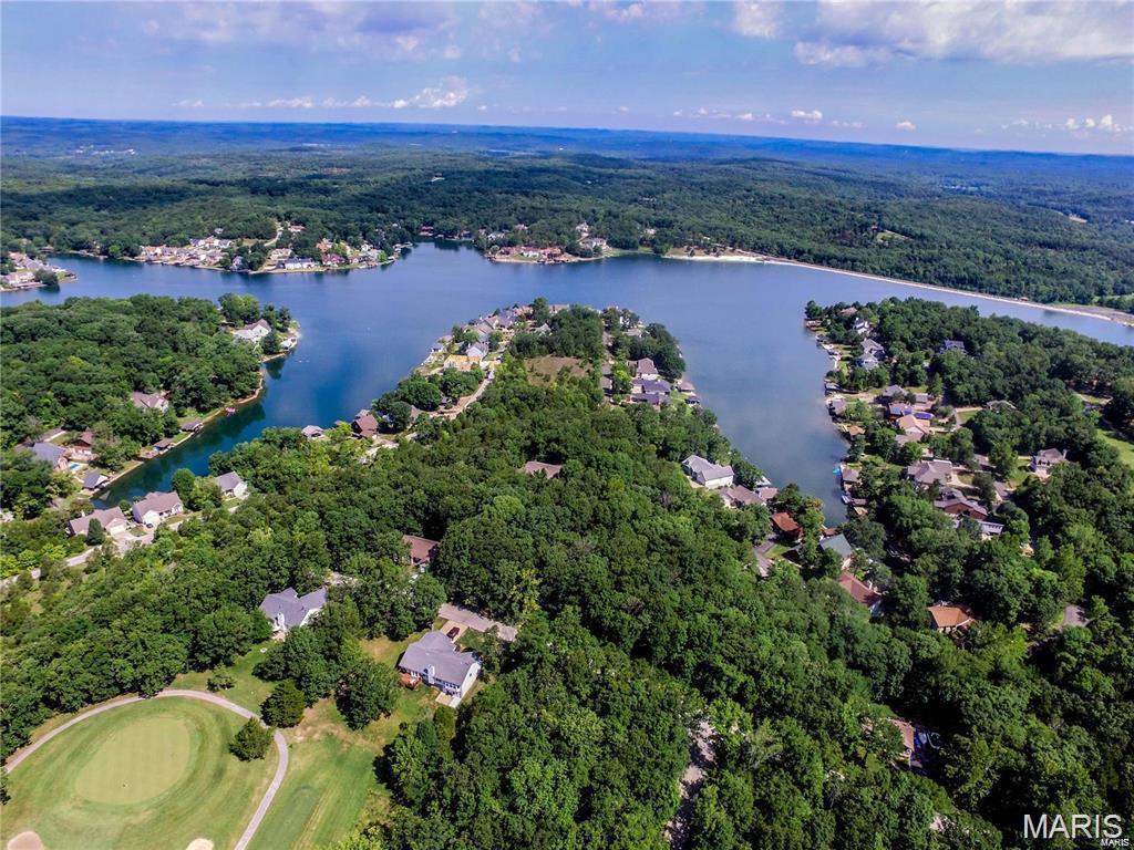 Raintree Plantation is a pristine multi-lake development with excellent amenities that include a challenging 18 hole golf course that winds through the subdivision.  Don't miss the country club, pool and beautiful white sandy beach for soaking up the sun.  With roughly a 127 acre lake you can enjoy boating, water skiing, fishing and swimming.  There is even a boat ramp for easy access.  Design your deam home/retreat on this gorgeous lot.  Utilities and WiFi are available.