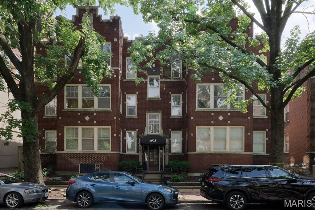 Wonderful location minutes from WashU, Forest Park, BJC Campus, Metrolink, restaurants, grocery stores and shopping. All in the fabulous CWE!   This 3BR, 1.5BA condo features beautiful hardwood floors, large windows with tons of light, quiet street, gorgeous gourmet kitchen with extensive center island, custom cabinetry, under counter lighting, wine cooler, quartz countertops and stainless appliances.  The floor plan is nice and open to the kitchen with a dining room, living room (gas fireplace) and a den which could also be a library or music room.  Beautiful Crown moulding throughout.   Primary bedroom has built in double closets and a hallway bath with shower.  2nd Bedroom is spacious with built in closets and wall style Murphy Bed.   In unit full stacking washer and dryer which stays.  Large basement storage locker, one garage parking space and one off street convenient to the back entrance.   The covered 12x12 porch is pvc.  Great price, wonderful ammenities with an incredible walkable neighborhood!