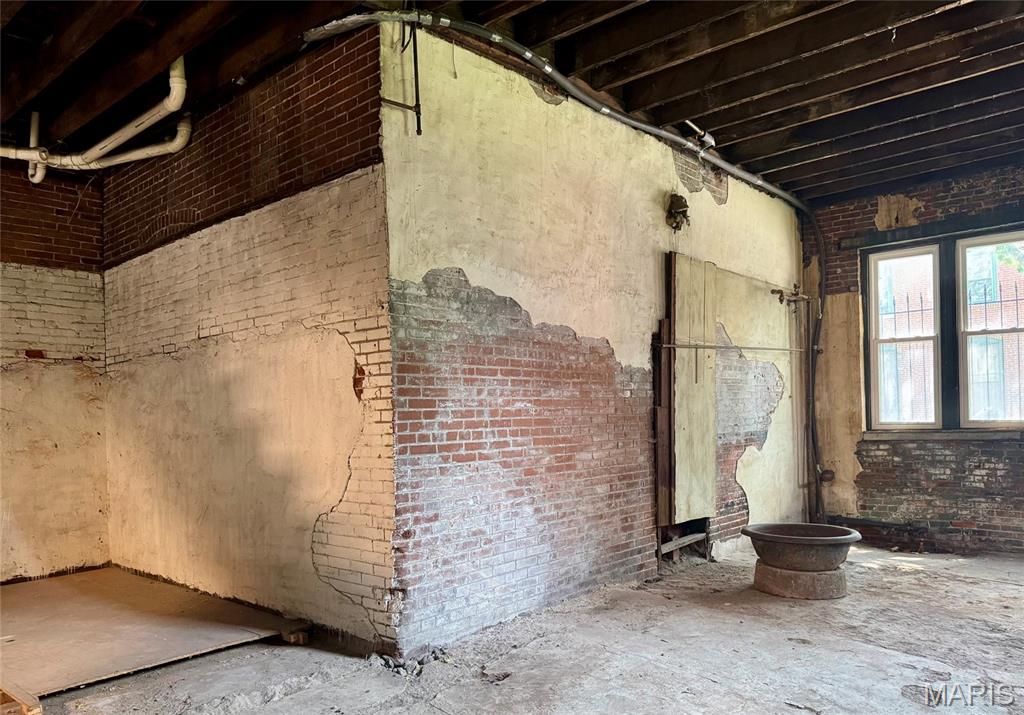 Ryans West Add - Commercial Sale