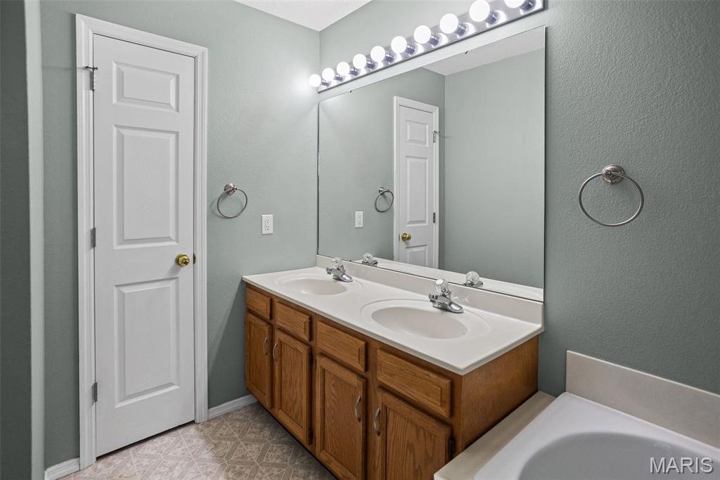 At Lincoln Farm 2nd Add - Residential