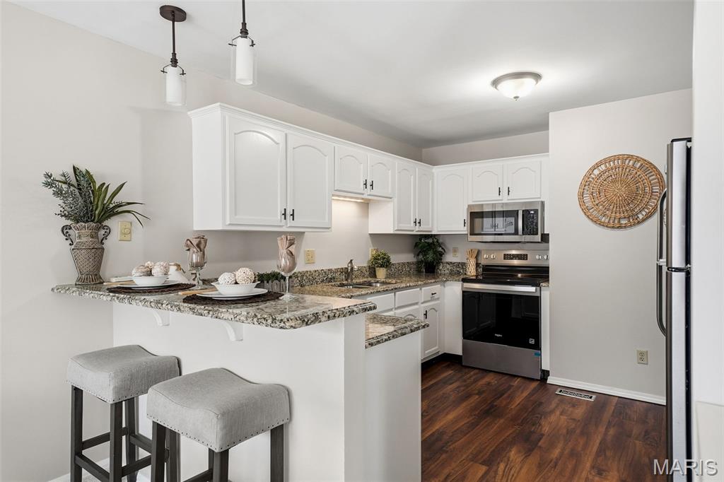 Townhomes Of Village Green - Residential