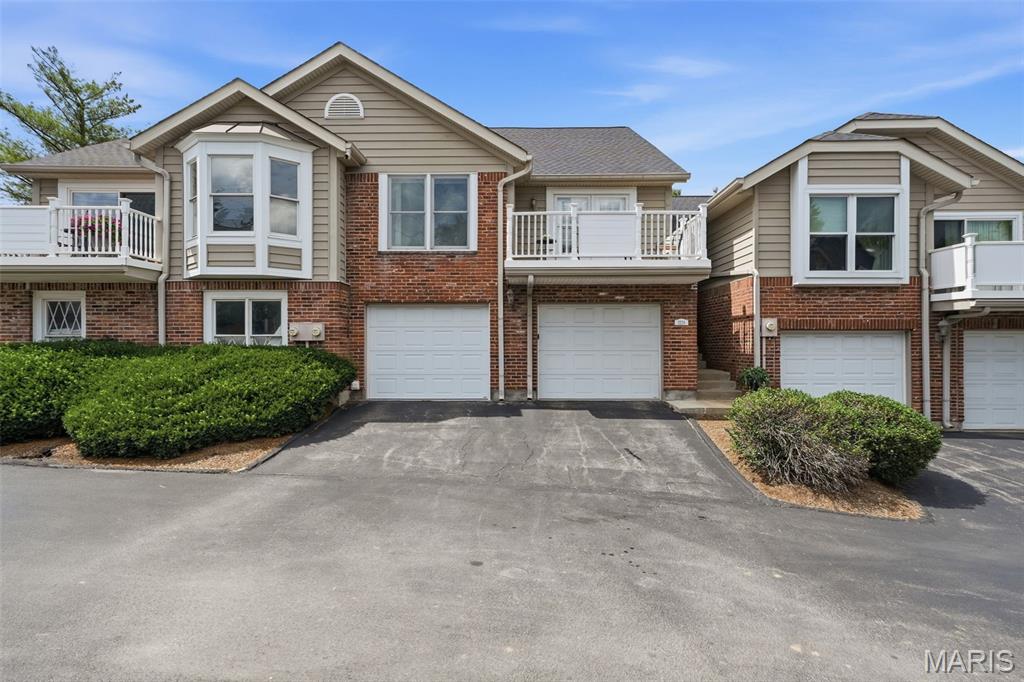 Townhomes Of Village Green - Residential