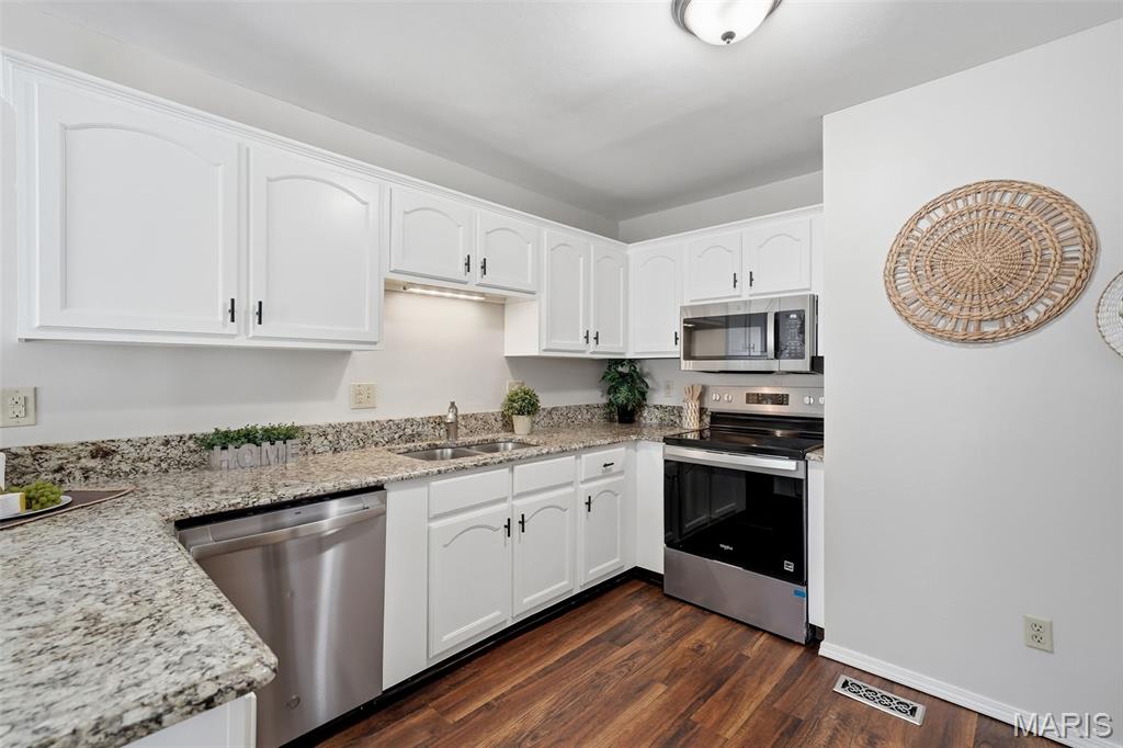 Townhomes Of Village Green - Residential
