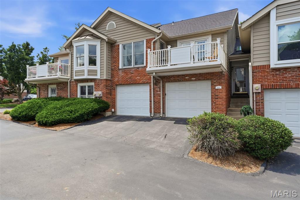 Townhomes Of Village Green - Residential