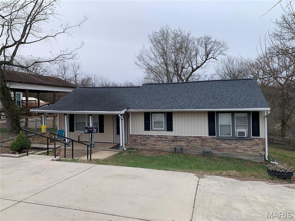 Opportunity knocks at 1218 S 5th Street in Desoto! This 2-bedroom, 1-bath home offers 996 square feet of space and is ready for your vision. Whether your're looking to renovate, update, or reimagine, this property presents a chance to create something truly special. Set in a mature neighborhood, the home sits among established surroundings that provide a sense of character and stability.