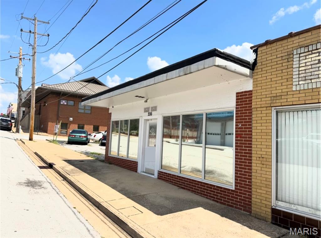 Downtown Union, great location and business opportunity! Near courthouse, county building, shopping, and restaurants! Less than a minute from Highway 50, and on a high traffic street with GREAT exposure. This building offers a waiting room, receptionist area, two different office spaces, one that is quite large, two bathrooms, and storage spaces (one with an additional sink)! This building is currently being used as a drug testing facility, but the tenant will be moving out at the end of July. Many different business opportunities available here! Could be used as dental, medical, or vet offices. Accounting, marketing, or a variety of different businesses. Appointment is required, must be scheduled in advanced. Seller is also willing to rent for $1500/month.
