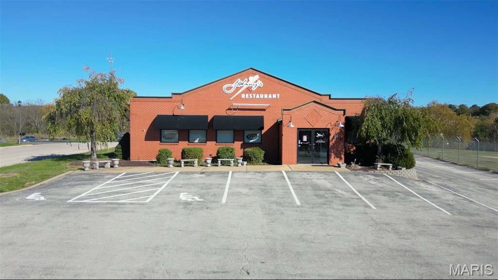Original owner of a well-respected and long-standing local restaurant is ready to retire soon.  Johnny's Restaurant has been a supporter of the community since he opened his doors in 2001 and the community has loved his place as well!  Now it's time for a new owner to make their business dream come true in this already established building in Union, MO!  The commercial purposes for this building and lot could be endless!  Restaurant, coffee house, bakery, grocery market, boutique, hair salon, office space, daycare, convenience store, & more!  The building currently has a large open dining space, bar, lobby, kitchen, 2 restrooms, plentiful parking on a paved lot, & more!

This retail property at 1298 N Highway 47 in Union, Missouri, offers a unique opportunity for owner-users or investors seeking a well-located asset in a growing market. Situated on a 0.75-acre parcel, the property includes a 3,216-square-foot structure suitable for a range of retail or commercial uses. Its location facing Highway 47 provides strong visibility and convenient access to major regional routes, including proximity to Interstate 44, which connects Union to the St. Louis metropolitan area and beyond. Union serves as the county seat of Franklin County and benefits from a diverse economic base, including manufacturing, logistics, and service retailers. The property’s position within this business-friendly environment makes it an attractive option for companies looking to establish or expand operations in east-central Missouri. Nearby amenities include retail centers, dining options, and essential services, supporting both workforce convenience and operational efficiency. With its accessible location, functional layout, and potential for customization, this property represents a compelling acquisition for businesses seeking a strategic foothold in the region or investors targeting stable retail assets with long-term growth potential.

This list price is for the building and lot only.  Furnishings, appliances, fixtures, & other contents will be priced for sale separately or can be included in the sale for a higher price.