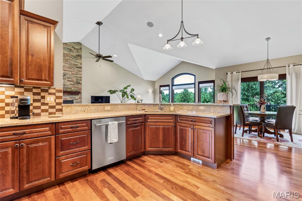 Stone Cliff Manor - Residential