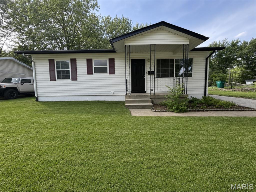 Looking for your next investment opportunity or an affordable place to call home? This recently renovated 3-bedroom, 1-bath home is move-in ready and offers excellent value.

Investors will appreciate the opportunity to add a low-maintenance property to their rental portfolio, while owner-occupants will love the updated interior and comfortable layout. Recent renovations mean less work upfront, allowing you to focus on maximizing your investment or simply moving in and enjoying your new home.

Whether you're expanding your real estate portfolio, purchasing your first investment property, or searching for an affordable home with modern updates, this property checks all the boxes.