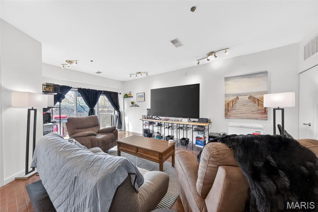 849 Loop Living Condo - Residential Lease