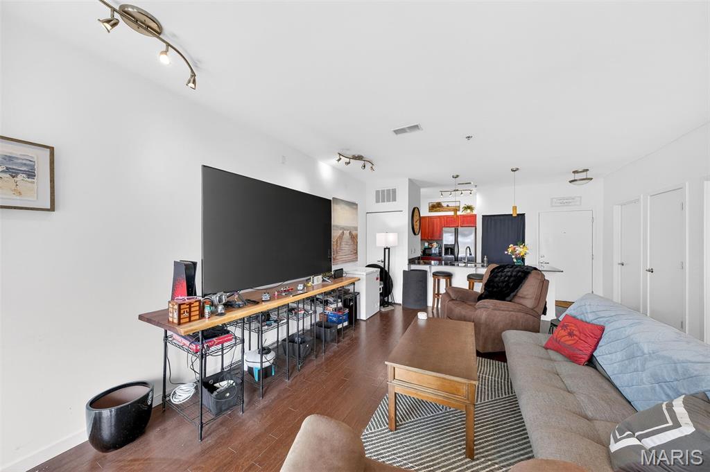 849 Loop Living Condo - Residential Lease