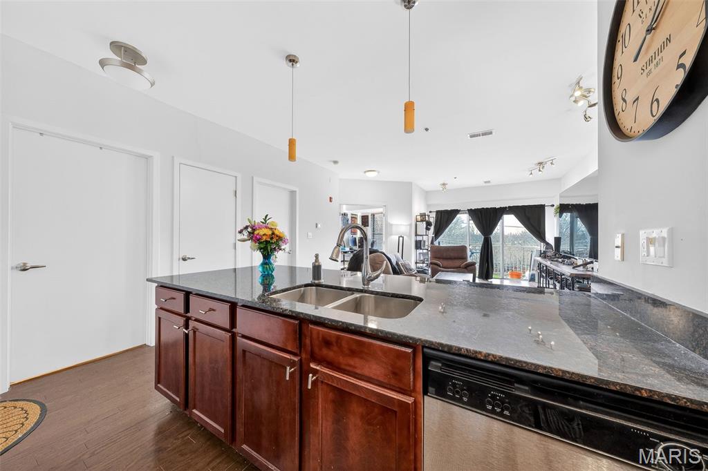 849 Loop Living Condo - Residential Lease
